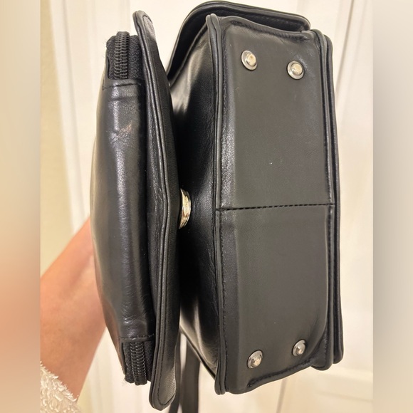 Perlina multi-compartment black leather crossbody - Picture 7 of 11